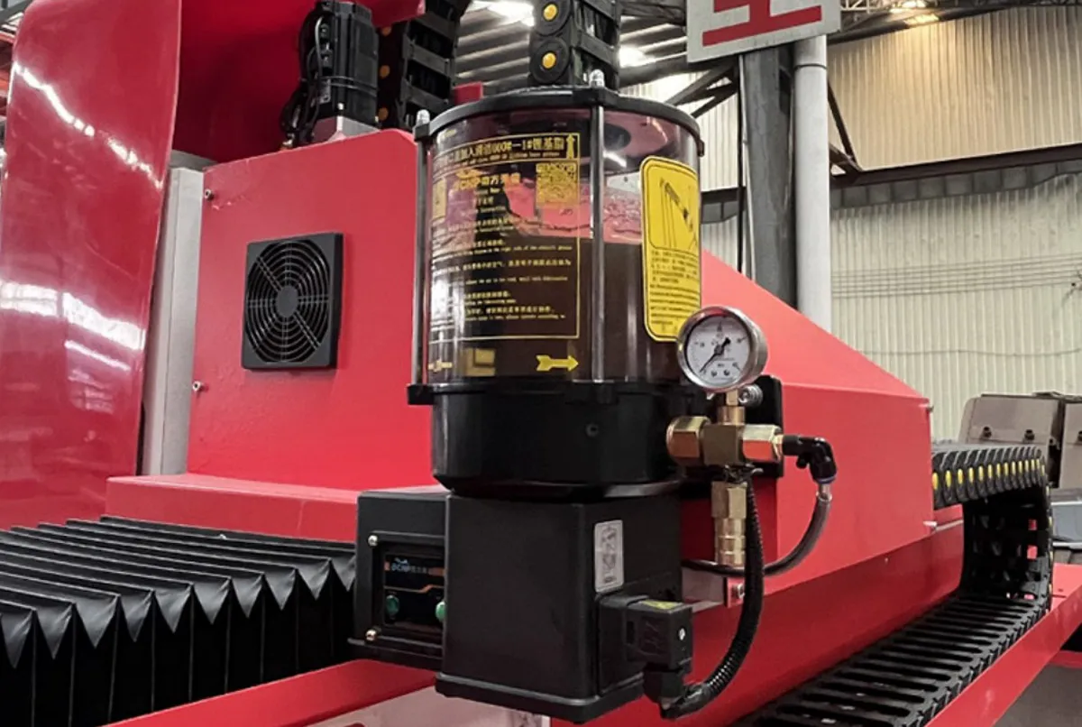 3-осевой-обрабатывающий-центр-с-ЧПУ645 (1)