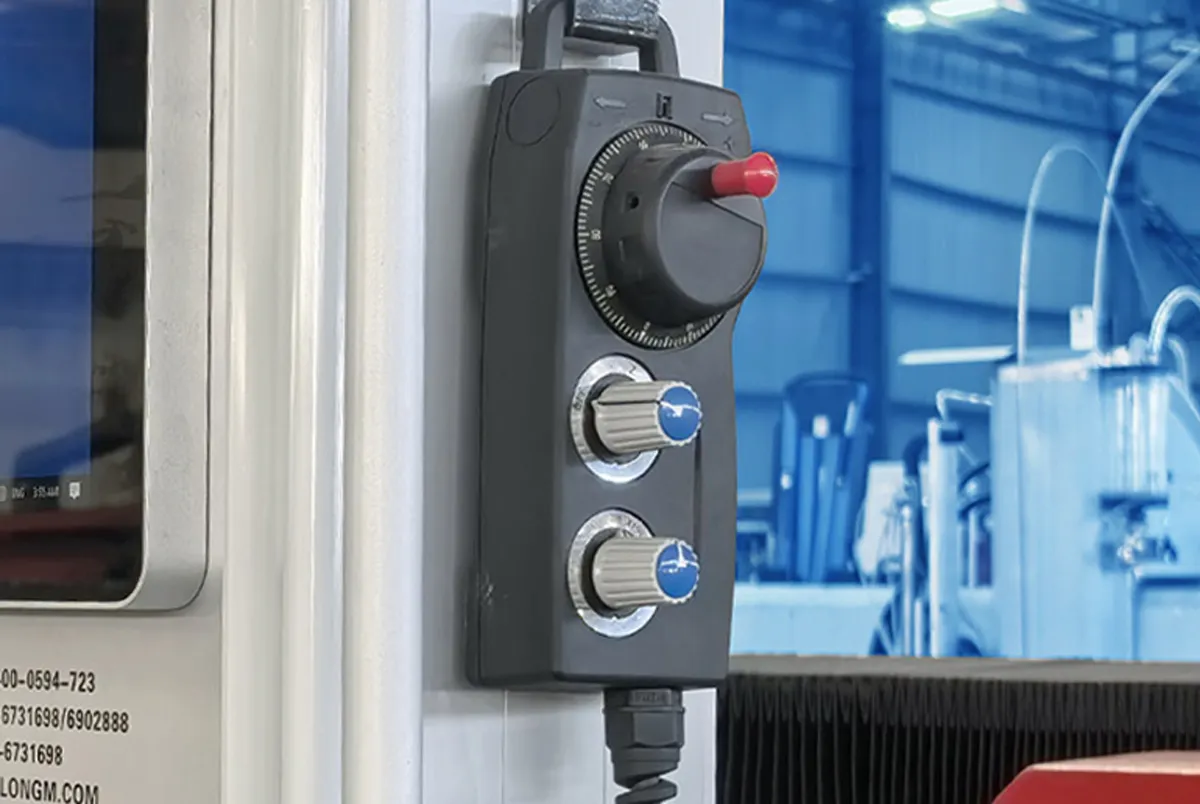 3-осевой обрабатывающий центр с ЧПУ999 (9)999