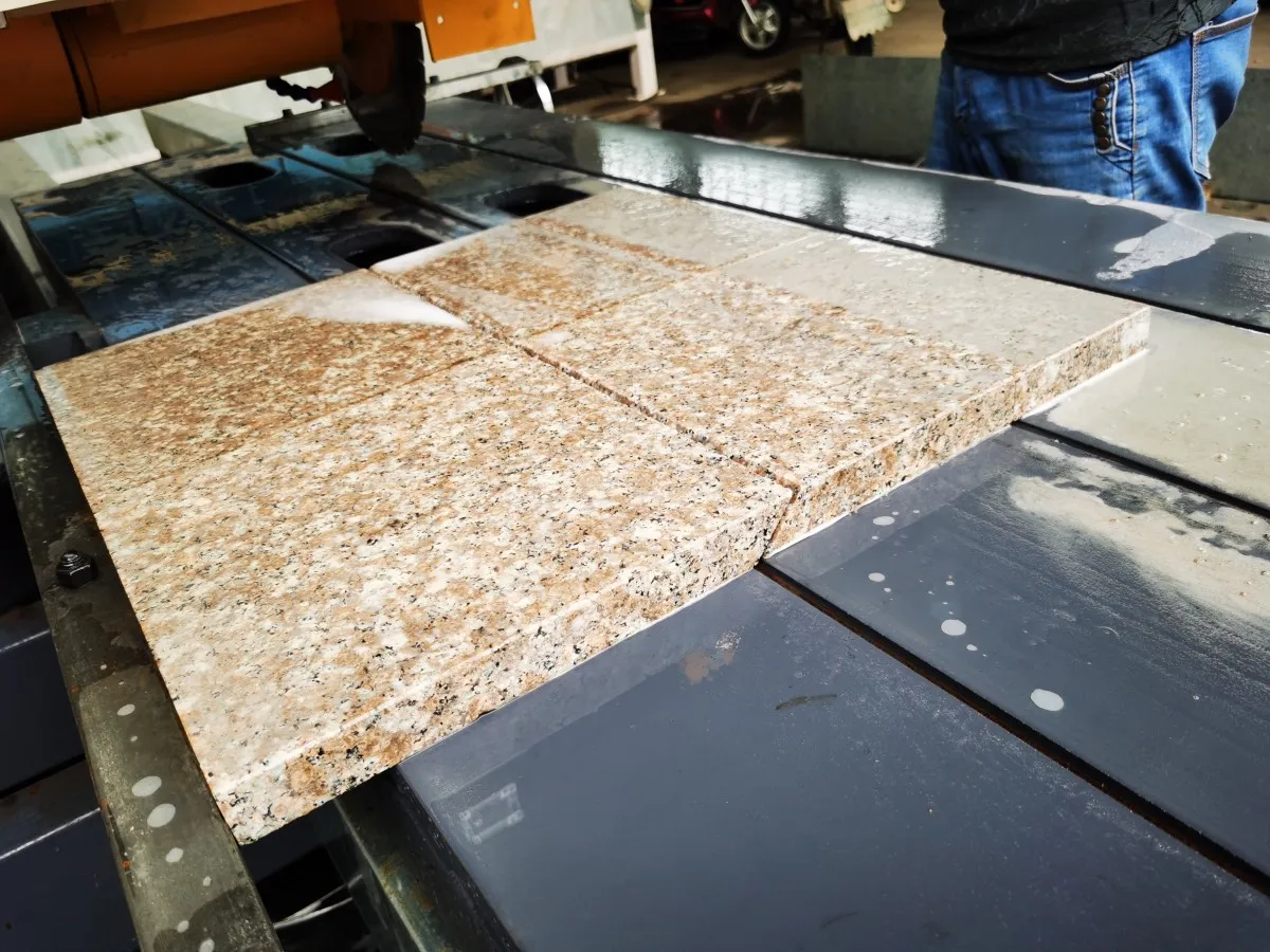 Станок окантовочный с ручной подачей546 (2)